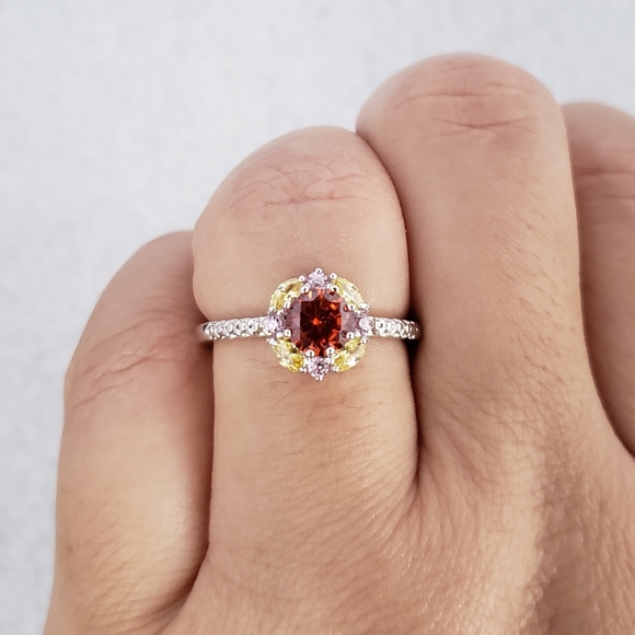 18k Mandala Ring - Picture 7 of 8